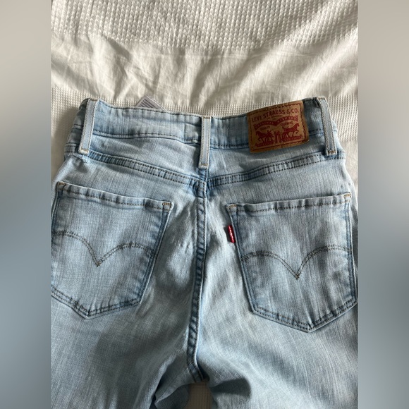 🌊 Flare Levi jeans! - Picture 3 of 5